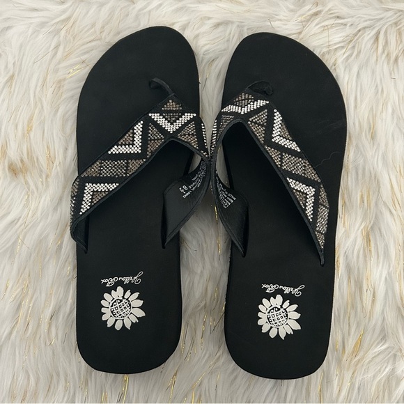 Yellow Box Black Flip Flop Sandals | Size 8.5 - Picture 1 of 5